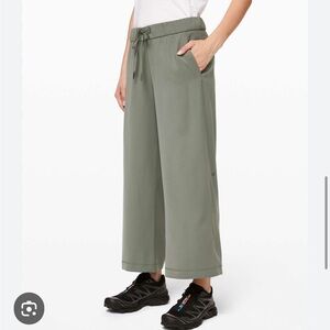 Lululemon On the Fly Wide Leg Pant Woven Grey Sage Medium Rise Pockets Sz 6